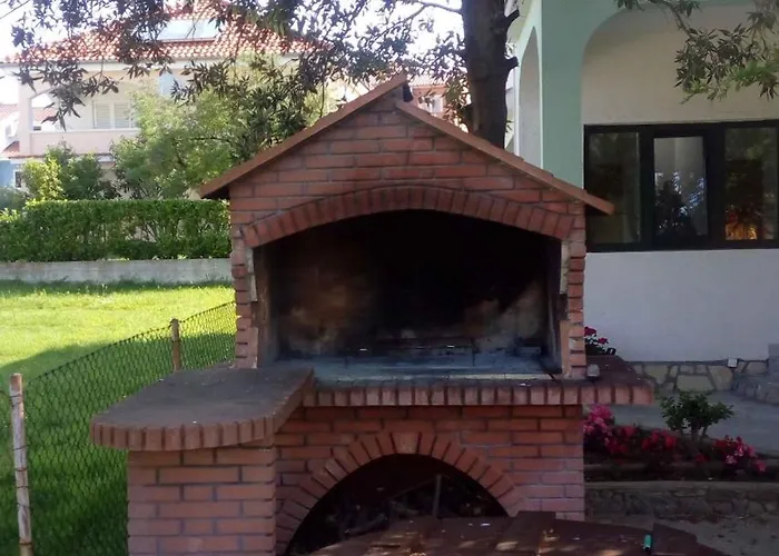 Διαμέρισμα 9 *